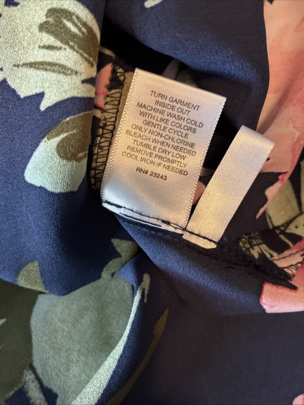 Soho New York & Company Womens Floral Blouse Navy Pink Keyhole Neck Size L - Picture 9 of 9